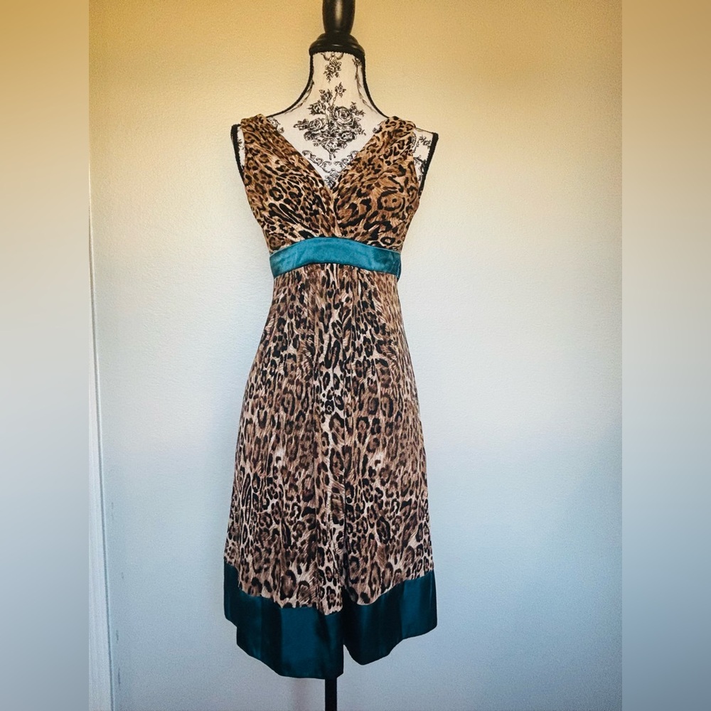 B. Smart Leopard Print Midi Dress with Teal Highlights - Picture 2 of 14